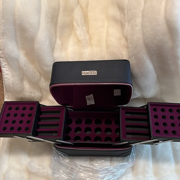 🤎🤎NWOT STUNNING 💜DOTERRA💜CARRY CASE. HOLD A TON OF OILS. - Picture 9 of 13